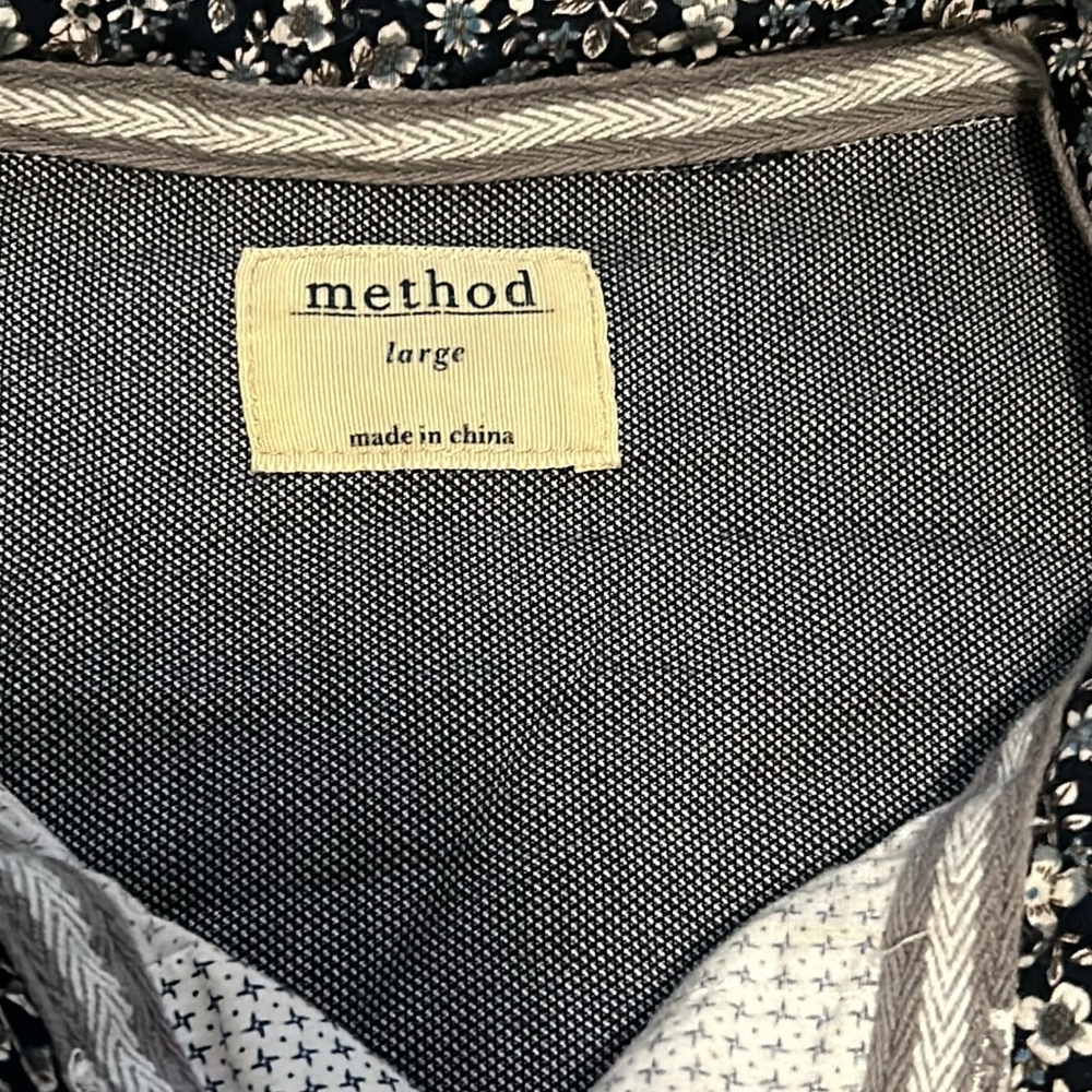 Button up - Picture 2 of 3